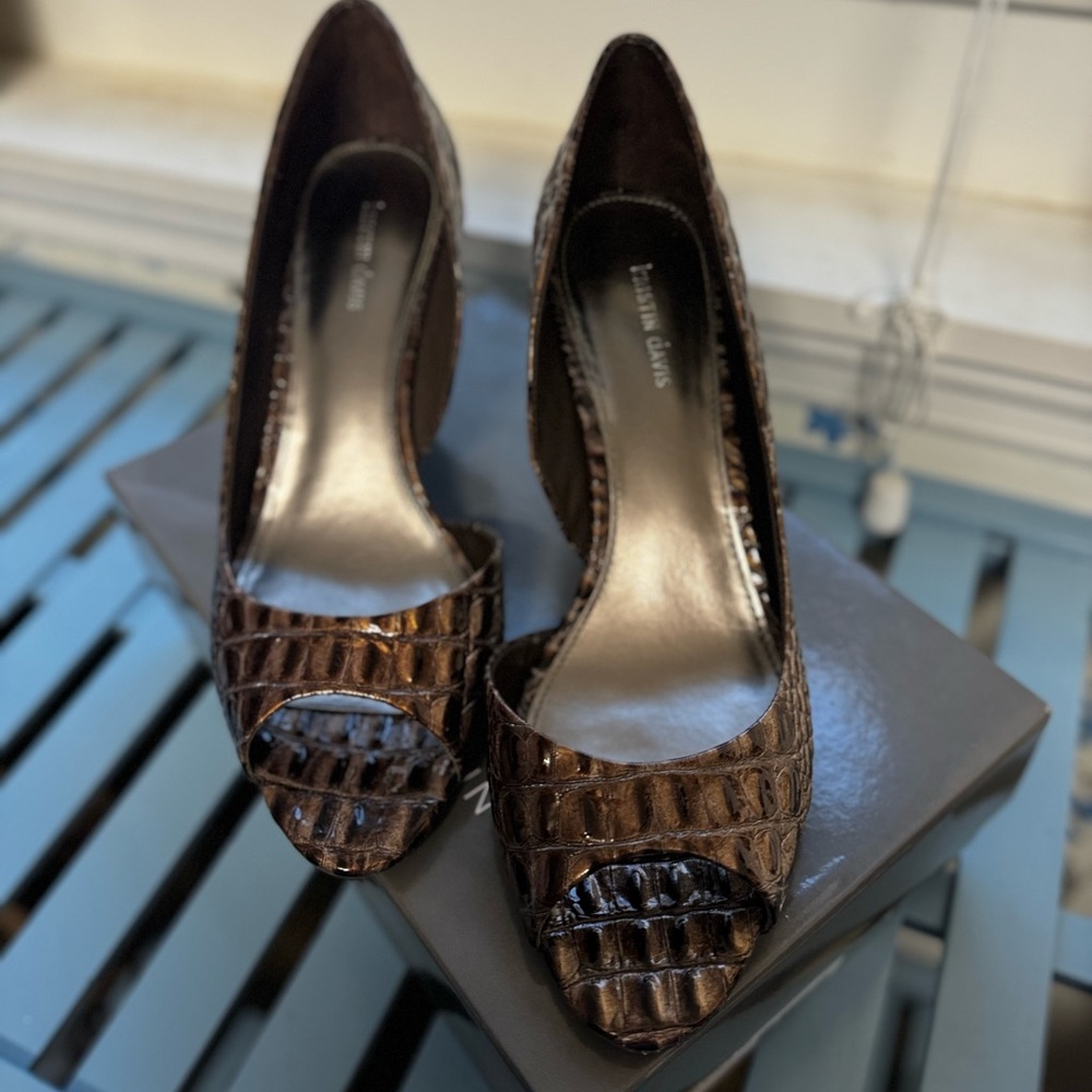 Kristin Davis “Dione Open Shank Pee” heels.